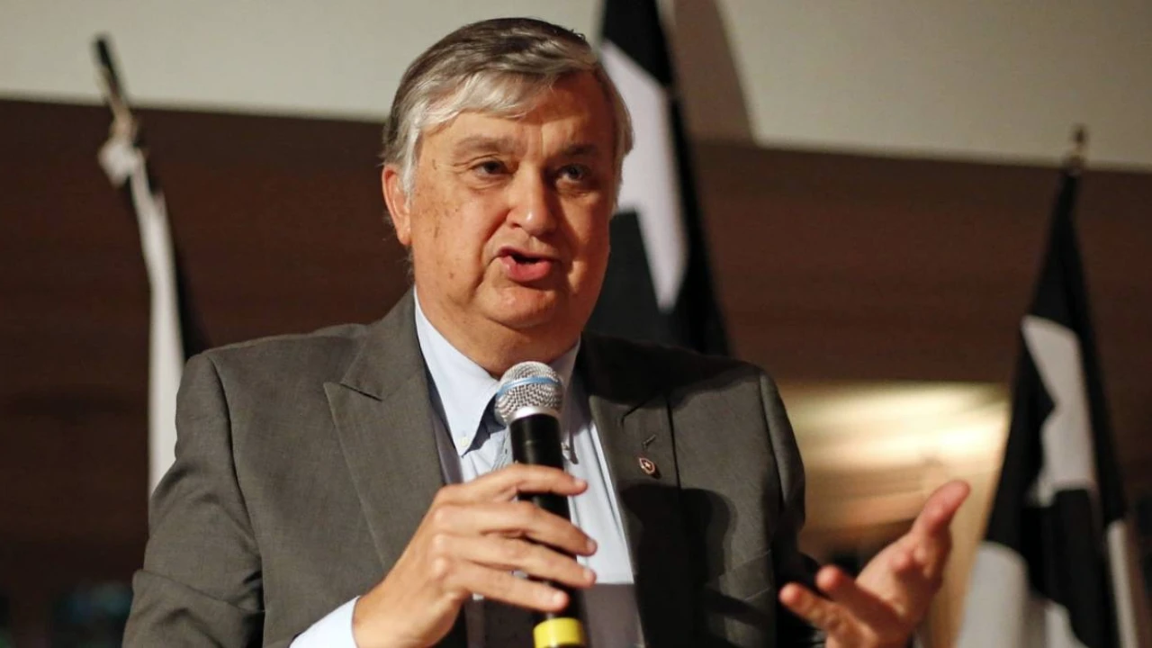 novo diretor geral da SAF do Botafogo, Durcesio Mello, durante evento