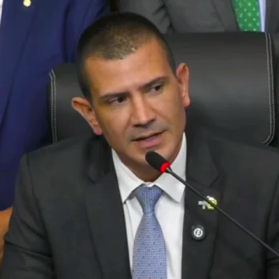 Alerj elege Douglas Gomes para a presidência, mesmo com boicote de partidos e deputados
