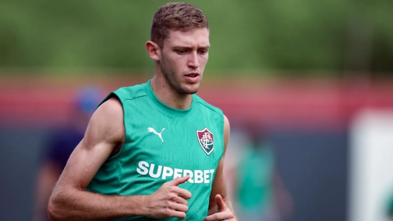 Castillo em treino pelo Fluminense analisando adaptação ao futebol brasileiro Castillo em treino pelo Fluminense analisando adaptação ao futebol brasileiro