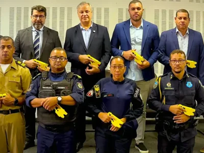 Autoridades de Segurança Pública e comandantes de Guardas Municipais de Niterói, Maricá, Araruama, Cabo Frio e Resende aderem ao programa federal "Município Mais Seguro", voltado investimentos em políticas locais