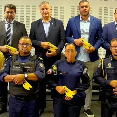 Autoridades de Segurança Pública e comandantes de Guardas Municipais de Niterói, Maricá, Araruama, Cabo Frio e Resende aderem ao programa federal  "Município Mais Seguro", voltado investimentos em políticas locais