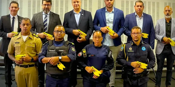 Autoridades de Segurança Pública e comandantes de Guardas Municipais de Niterói, Maricá, Araruama, Cabo Frio e Resende aderem ao programa federal  "Município Mais Seguro", voltado investimentos em políticas locais