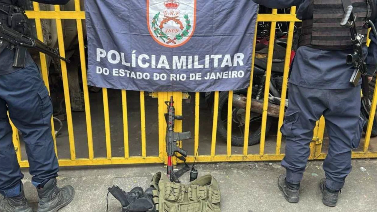 Viatura da PM após confronto no Jardim Catarina