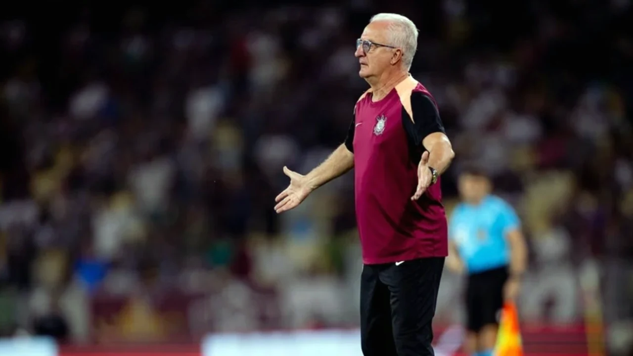 Dorival Júnior durante jogo do Corinthians na Neo Química Arena Dorival Júnior durante jogo do Corinthians na Neo Química Arena