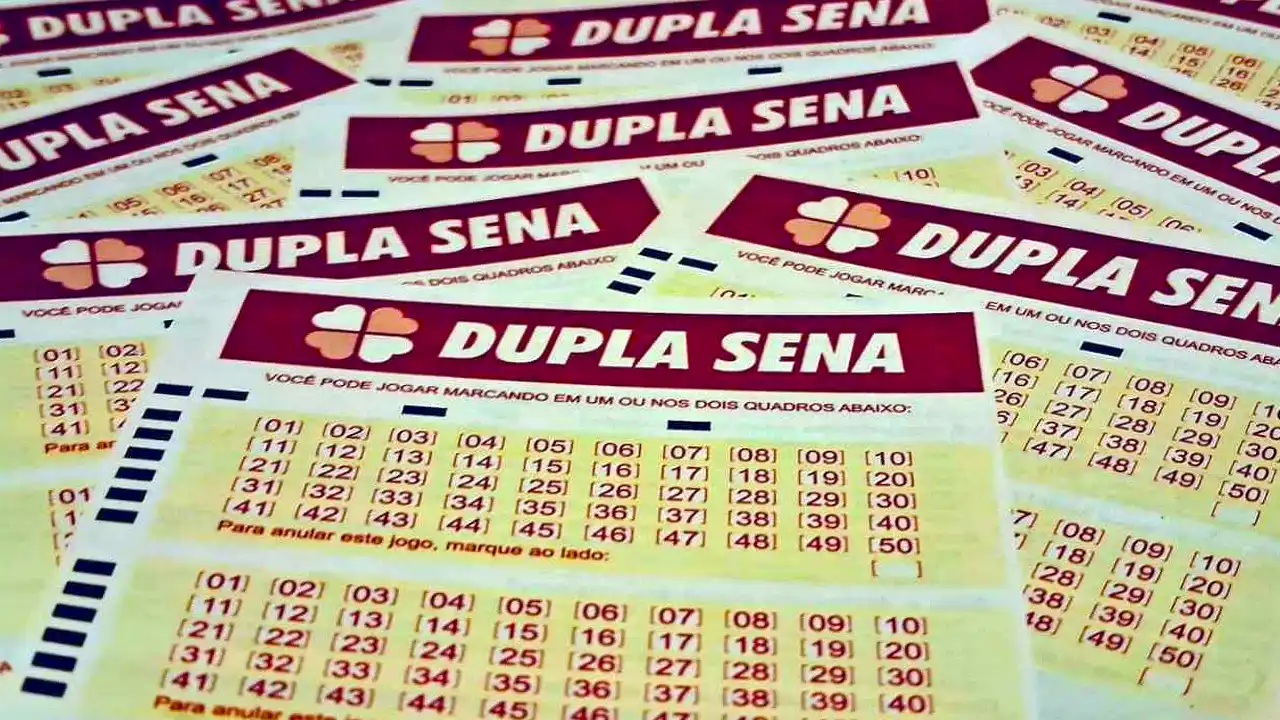 Concurso 2942 da Dupla Sena de quarta-feira, 08/04 com resultado dos números sorteados, dezenas apostadas, apostas ganhadoras e cálculo de prêmios referentes a todas as faixas de acerto, com total de arrecadação e destinação do dinheiro