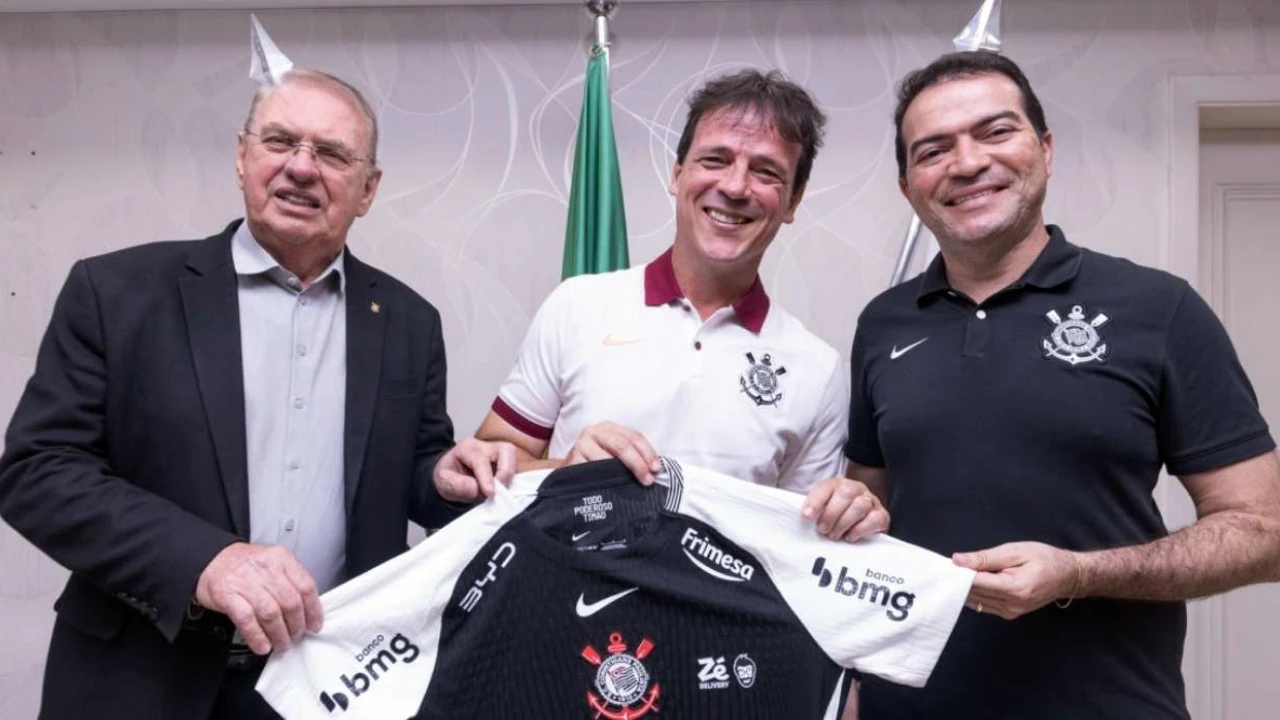 Fernando Diniz apresentado como novo técnico do Corinthians