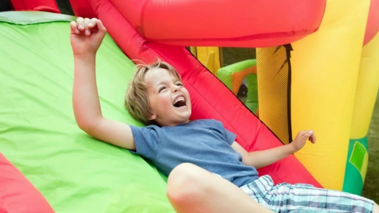 Festival gastronômico de Araruama com shows e público na praça