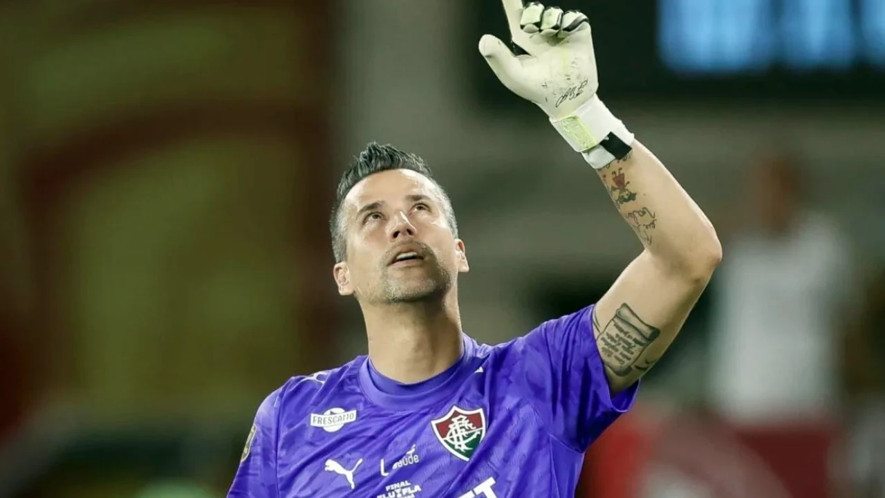 Goleiro Fábio durante partida pelo Fluminense