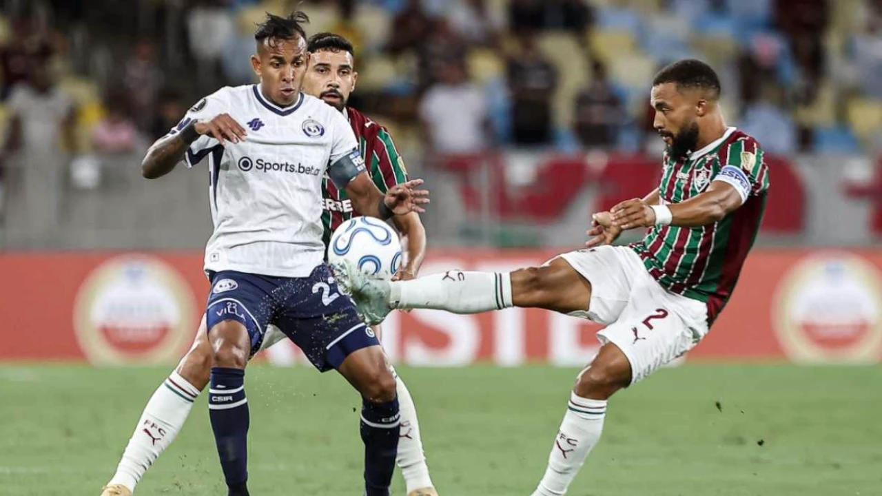 Jogadores do Fluminense lamentam derrota para o Rivadavia no Maracanã