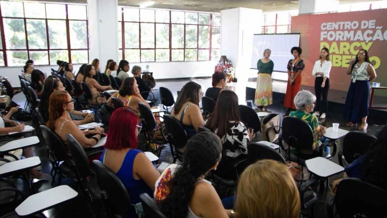 Professores participam de formação em educação inclusiva em Niterói