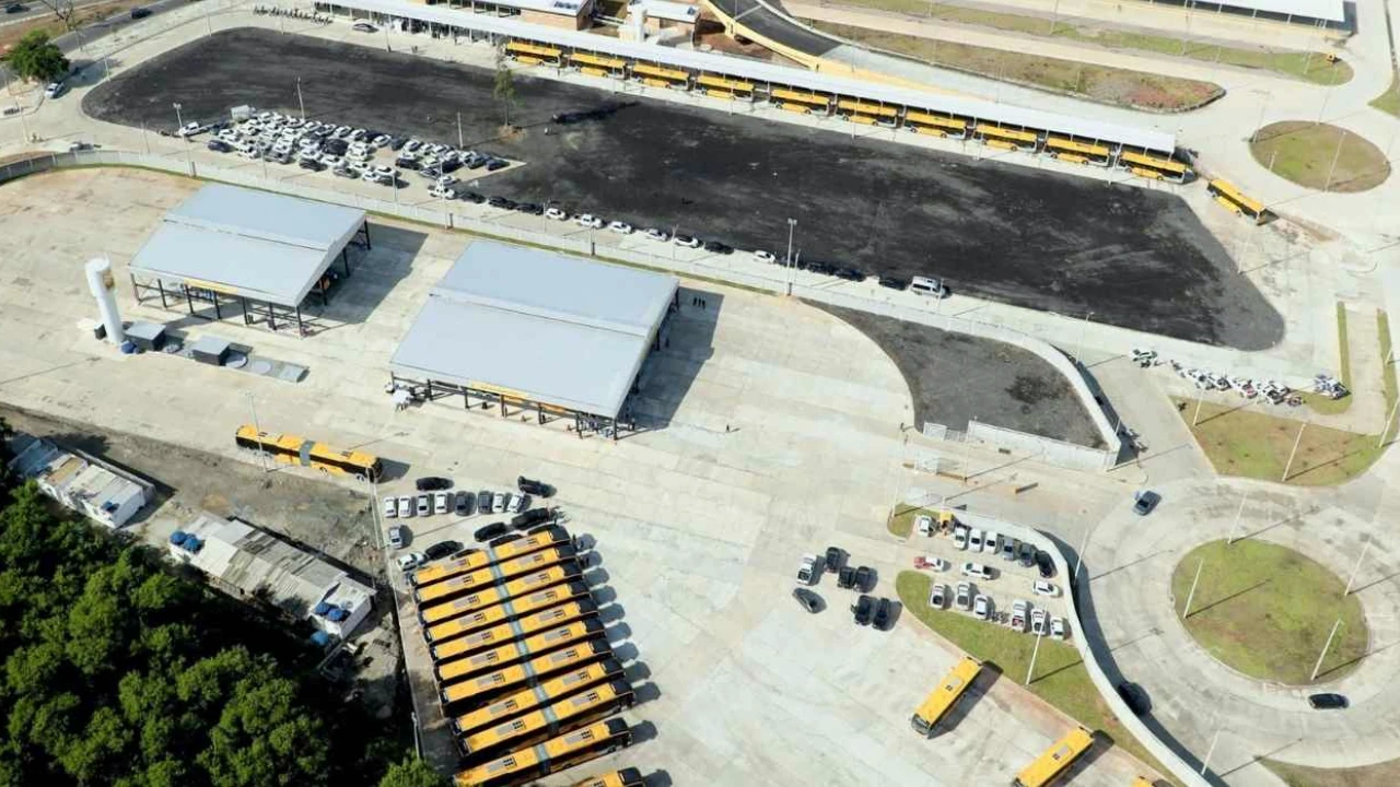 Terminal BRT Pedro Fernandes com ônibus intermunicipais integrados