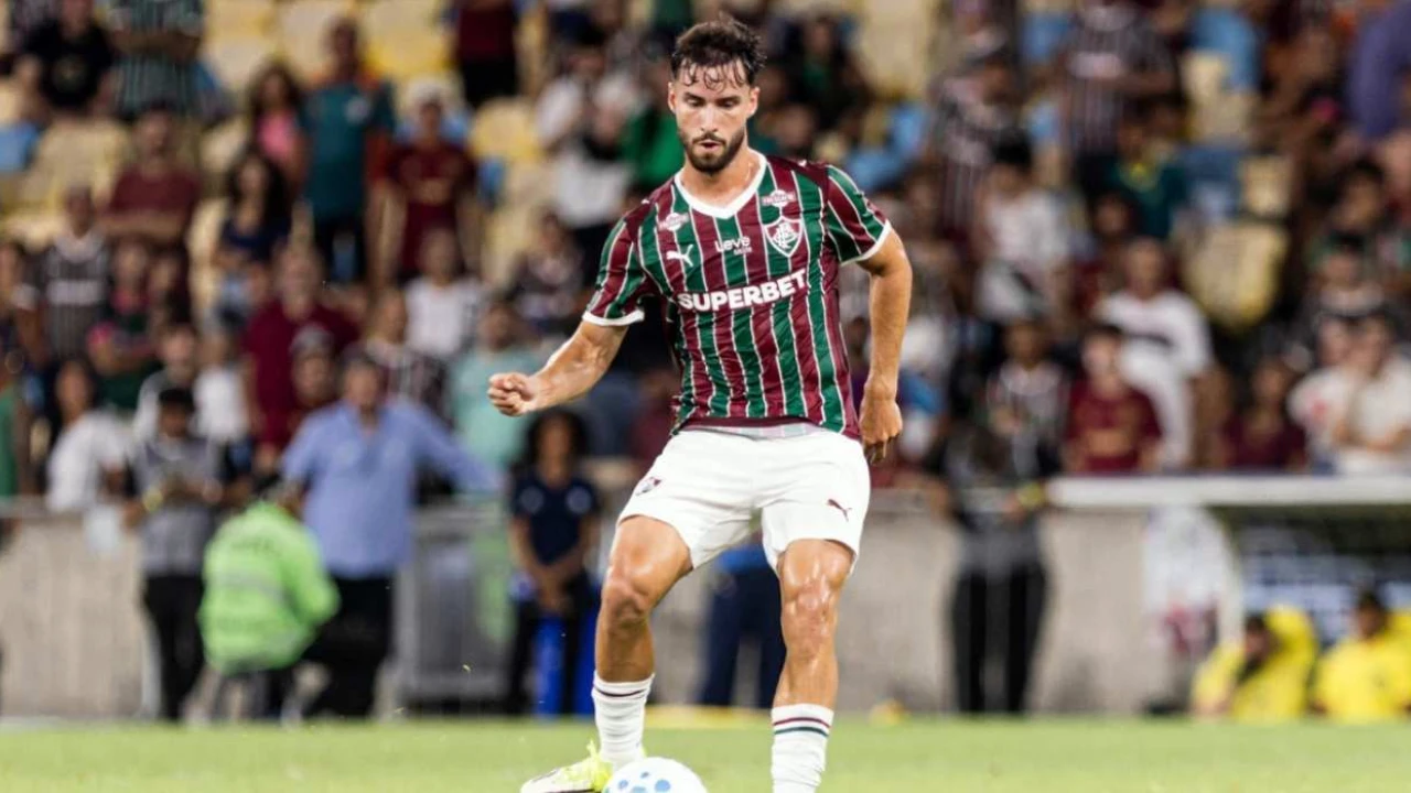 Martinelli deixa o campo lesionado pelo Fluminense