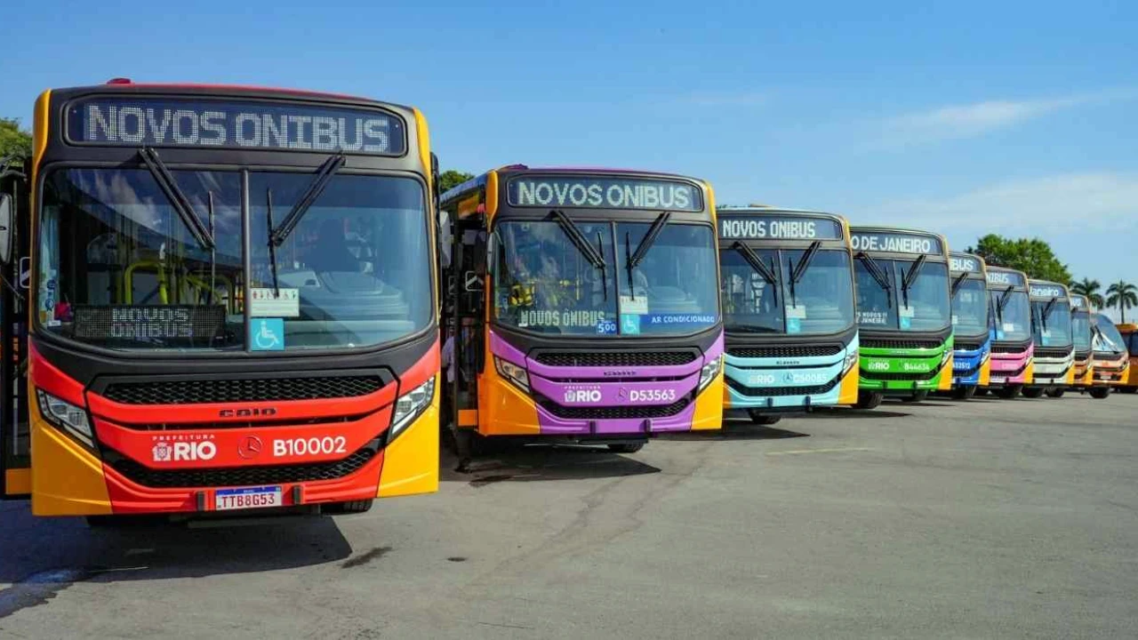 Novos ônibus com ar-condicionado apresentados no Terminal Deodoro