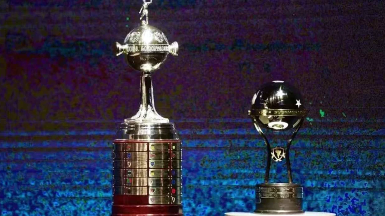 Taça da Libertadores exibida antes de partida oficial