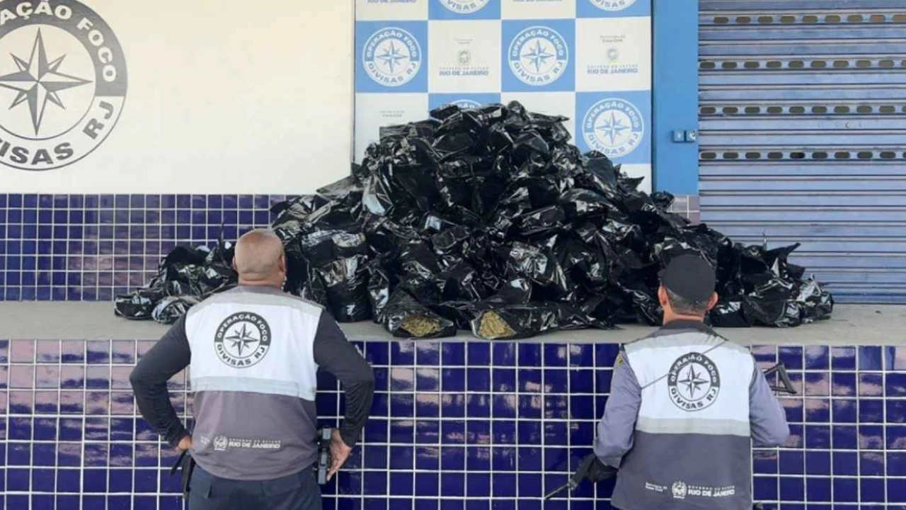 Droga apreendida dentro de caminhonete em fiscalização na Dutra