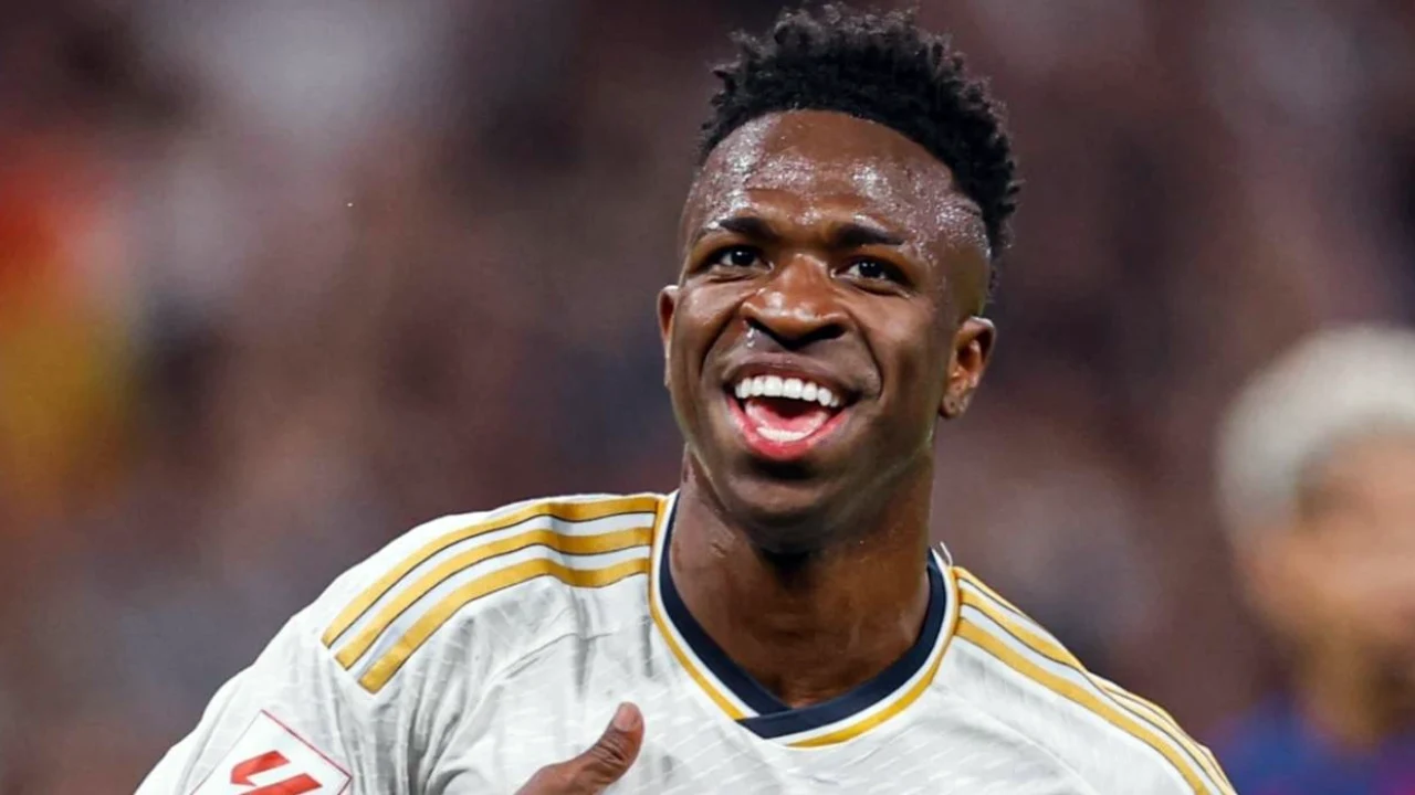 Vinicius Junior comemorando gol pelo Real Madrid em partida da La Liga