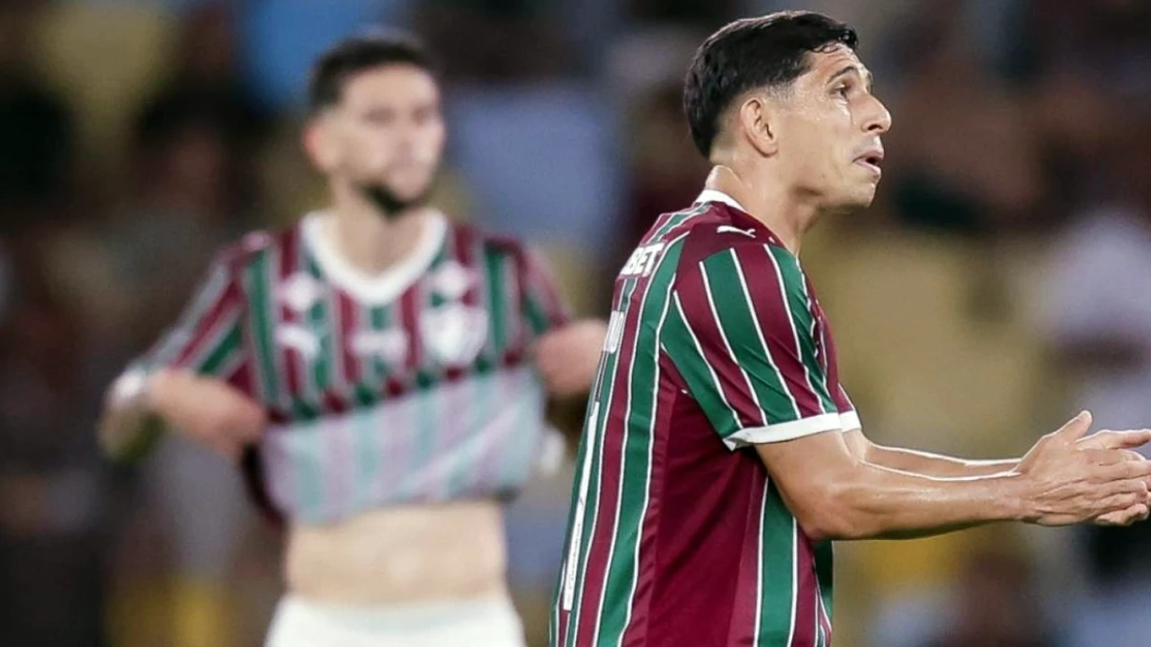 Savarino em ação no clássico Fluminense x Flamengo
