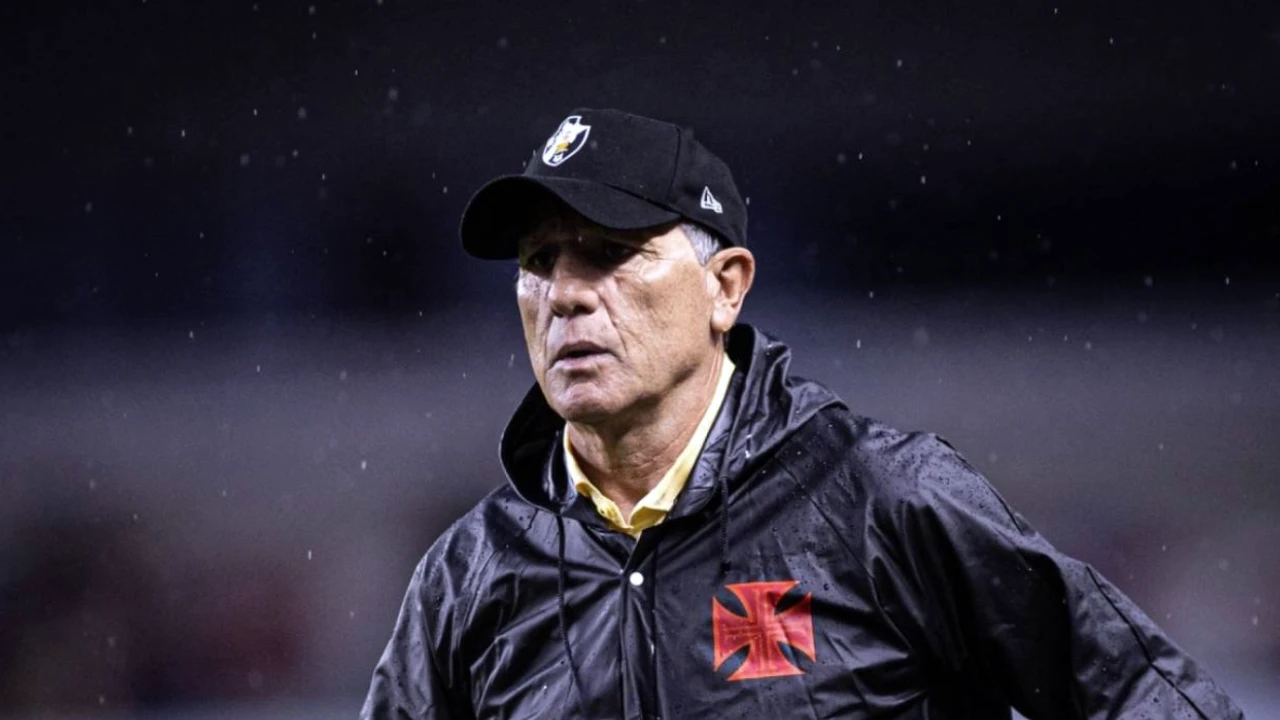 Jogadores do Vasco comemoram gol contra o Paysandu no Mangueirão