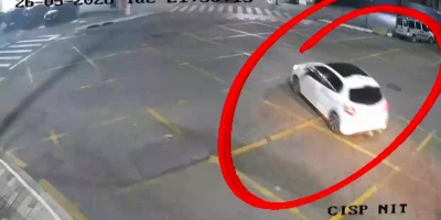 Aviso do CISP sobre carro furtado alerta PM, que após perseguição consegue efetuar a recuperação do veículo e prender criminosos após madrugada inteira de buscas por fugitivo