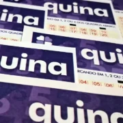 Concurso 7018 da Quina, com resultado dos números sorteados nesta quarta-feira, 06/05, bem como prêmios de todas as faixas de acerto, total de apostas realizadas, ganhadoras e perdedoras, com detalhes especiais. Além disso, análise econômica, financeira e lotérica da extração, arrecadação e pagamento de prêmios, bem como a destinação pública do dinheiro do saldo residual.