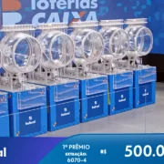 Resultado completo e prêmios do concurso 6070 da Loteria Federal, referente à Extração regular de Sábado, 30/05, com todos os bilhetes ganhadores correspondentes às dezenas de milhar do 1º, 2º, 3º, 4º, 5º prêmio, bem como suas milhares, centenas, dezenas e unidades derivadas. A expectativa do resultado da loteria federal vai além dos adeptos da modalidade, vez que rifas, consórcio de casas, consórcio de carros títulos de capitalização, sorteio de lojas, concursos de shopping, Nota Fiscal Paulista, sorteios comunitários e até mesmo outras apostas, como o jogo do bicho, usam o resultado de sua extração para pagamento de suas premiações. Confira no portal de notícias Folha do Leste.