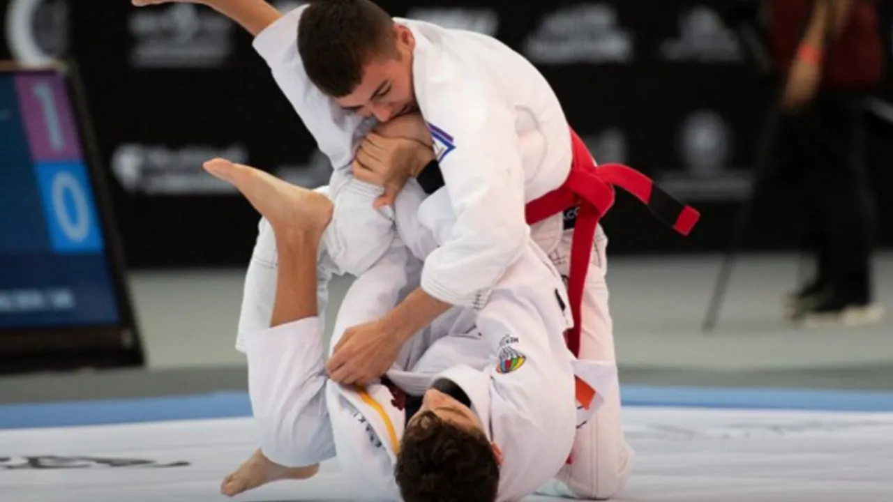 Atletas disputam competição de jiu-jitsu em evento da AJP no Brasil Atletas disputam competição de jiu-jitsu em evento da AJP no Brasil