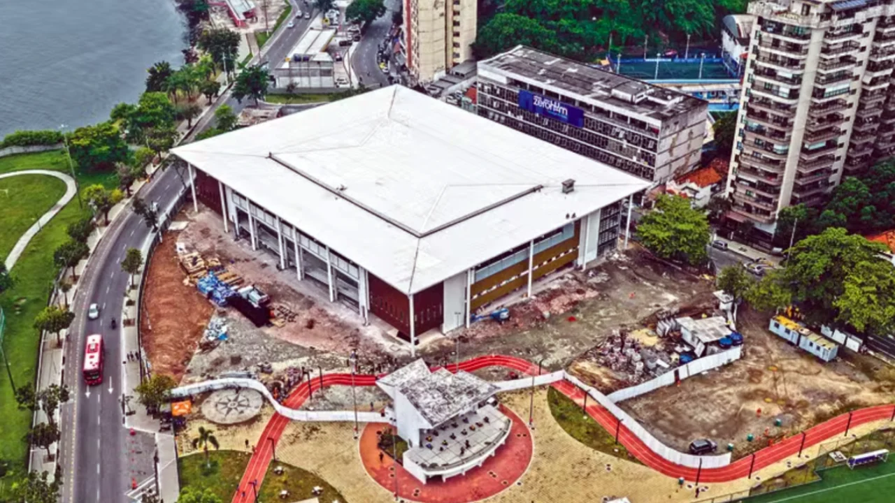 Arena Niterói durante fase final de construção