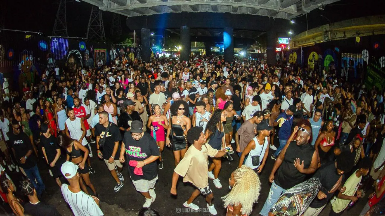 Público no Baile Charme do Viaduto de Madureira durante evento