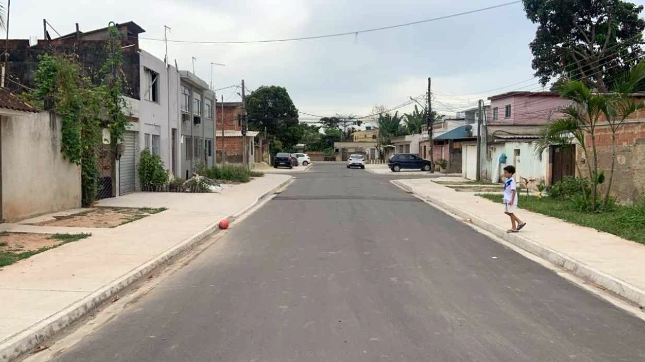 Obras de urbanização com pavimentação e drenagem em bairros do Rio de Janeiro