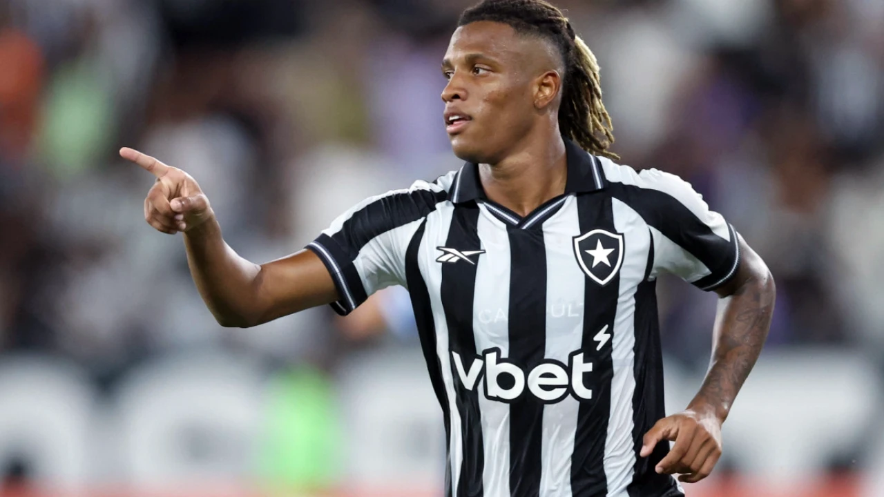 Danilo comemorando gol do Botafogo contra o Racing