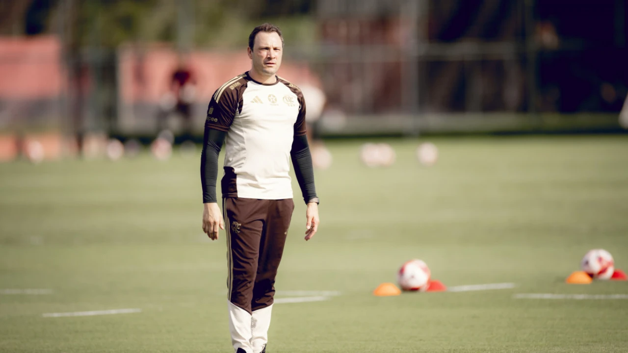 Bruno Pivetti no Flamengo deixa comando do sub-20 após demissão anunciada pelo clube