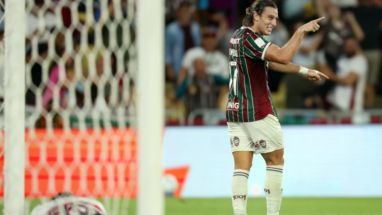 Canobbio no Fluminense comemora gol contra o São Paulo antes de decisão pela Libertadores