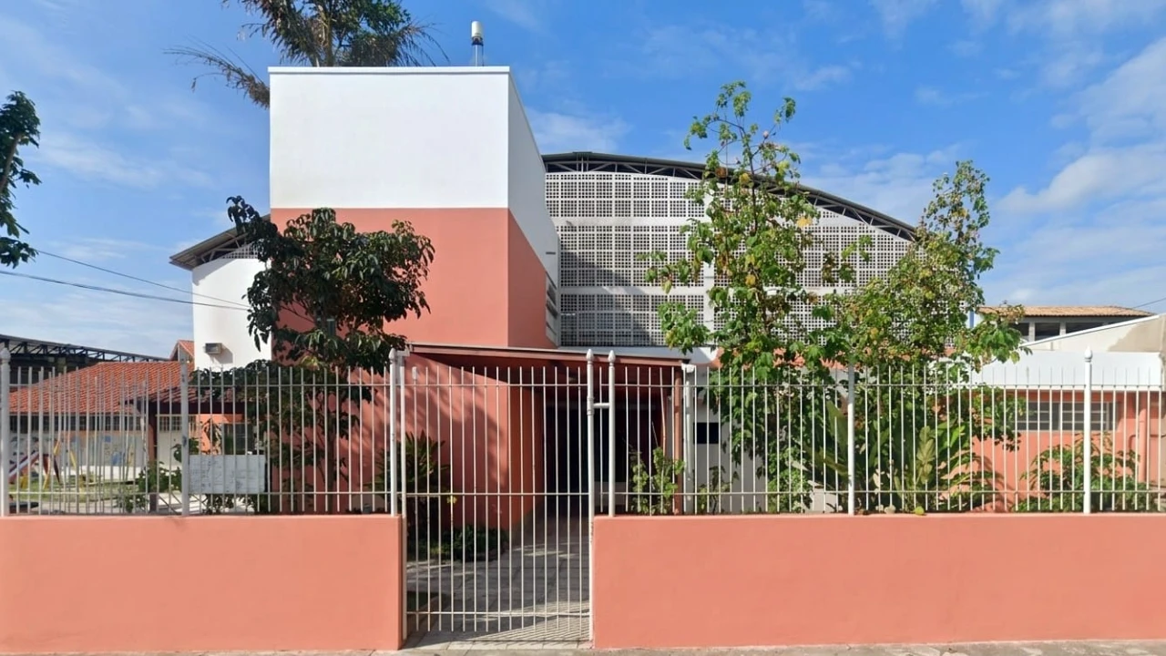 Sala de informática da Casa Smart preparada para curso gratuito em Niterói Sala de informática da Casa Smart preparada para curso gratuito em Niterói
