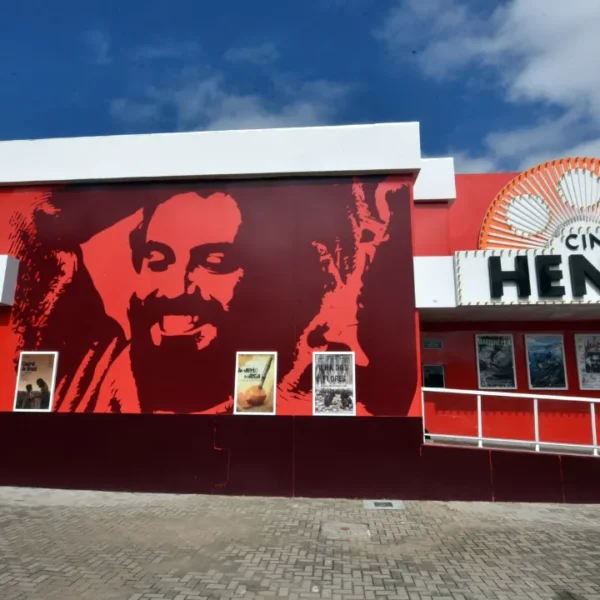 Público participa de programação cultural no Cine Henfil, em Maricá