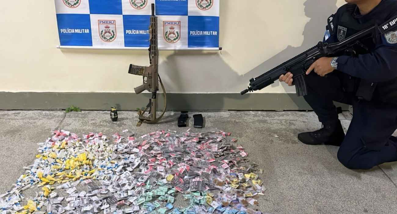 Viatura da Polícia Militar durante operação na Gardênia Azul