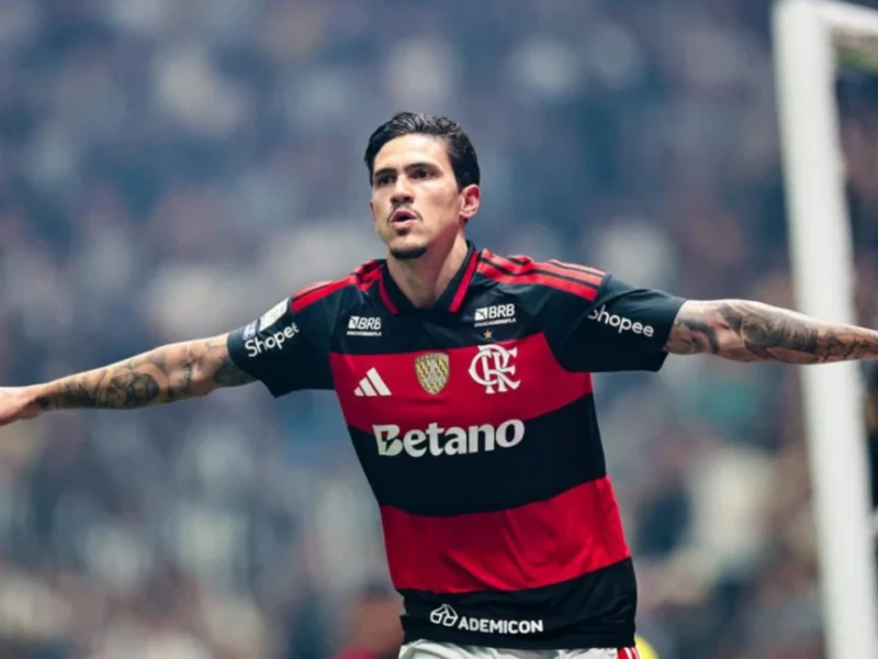 Jogador do Flamengo, Pedro, comemora durante partida antes da semifinal da Libertadores 2026