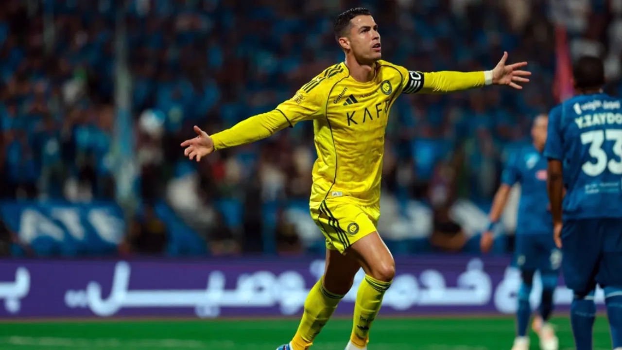 Cristiano Ronaldo Forbes lidera ranking dos atletas mais bem pagos do mundo após faturar US$ 300 milhões