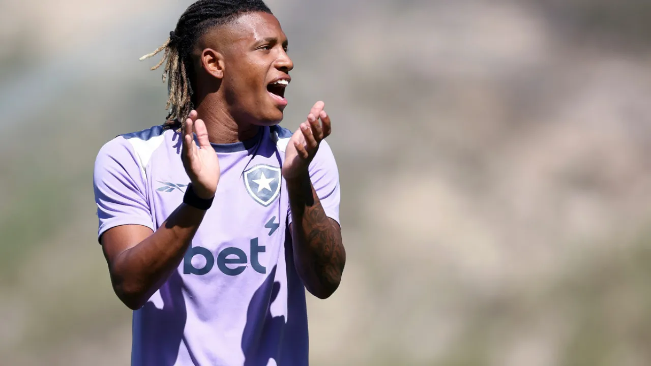 Danilo no Flamengo vira possibilidade após proposta superior à do Palmeiras pelo meio-campista do Botafogo