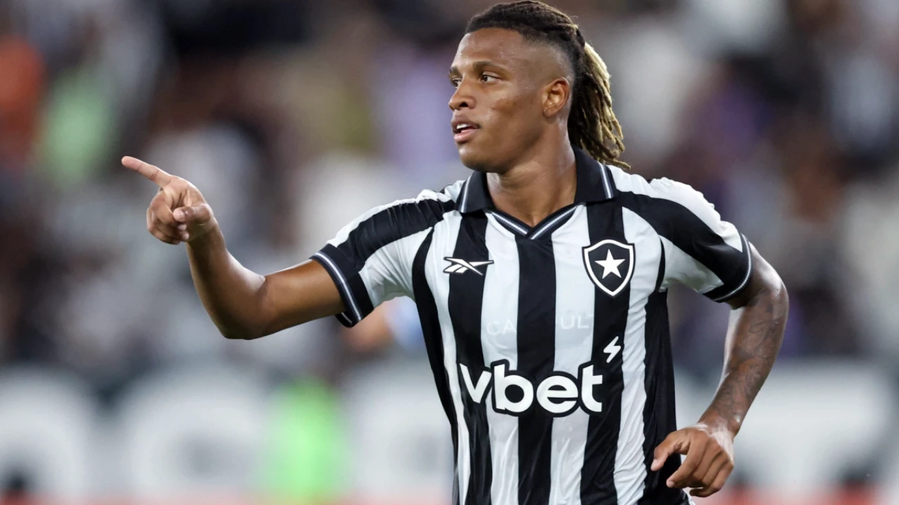 Danilo no Newcastle vira possibilidade, mas Botafogo pede cerca de 40 milhões de euros pelo volante