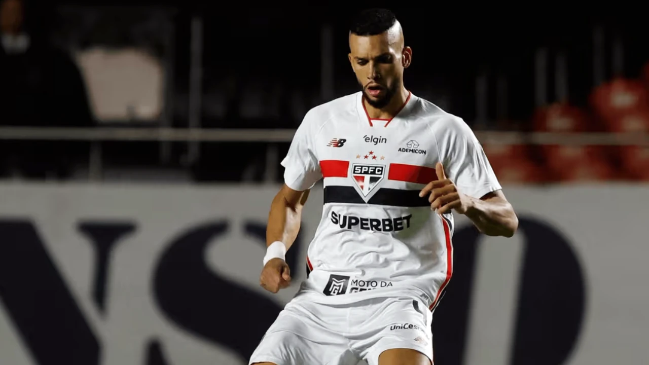 Dória rescinde com o São Paulo após relatar ameaças contra ele e familiares nas redes sociais