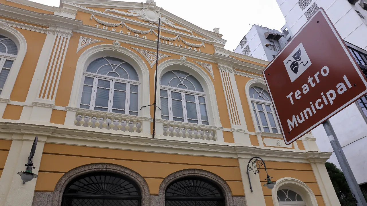 Elas Governam em Niterói debaterá feminicídio e violência contra a mulher no Theatro Municipal