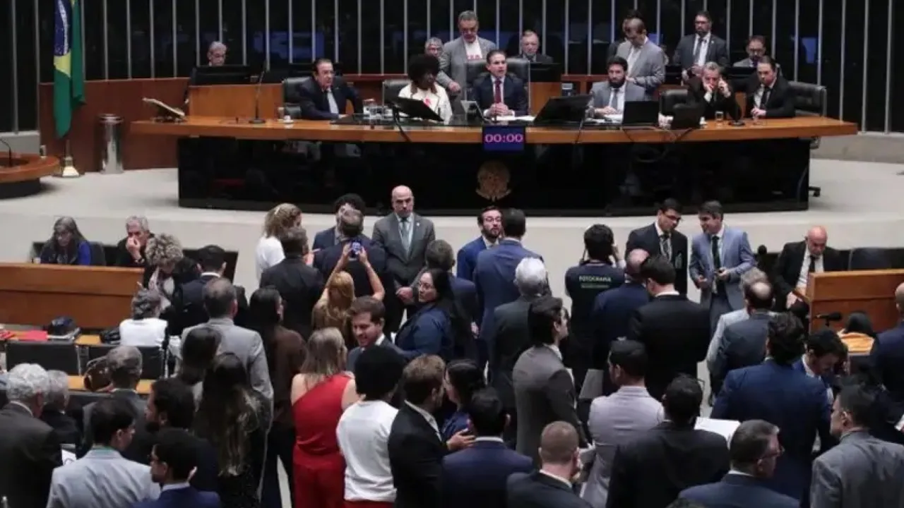 Plenário da Câmara dos Deputados durante votação sobre o fim da escala 6x1 Plenário da Câmara dos Deputados durante votação sobre o fim da escala 6x1