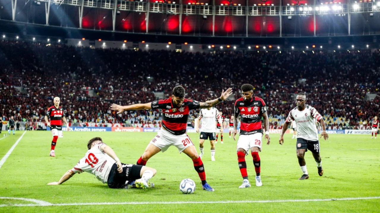 Flamengo pede adiamento do jogo contra o Coritiba por causa de convocados para a Copa do Mundo Flamengo pede adiamento do jogo contra o Coritiba por causa de convocados para a Copa do Mundo