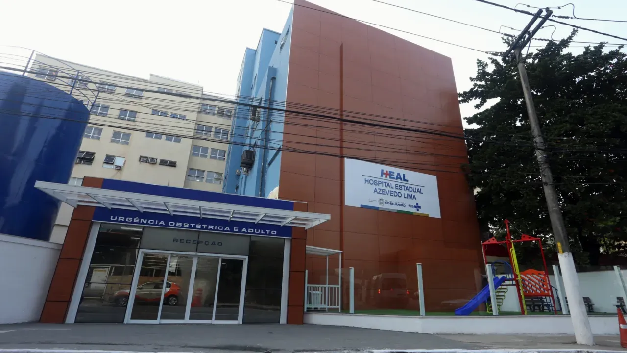 Alunos esfaqueados na UFF mobilizam Bombeiros e Polícia Militar no campus do Gragoatá, em Niterói