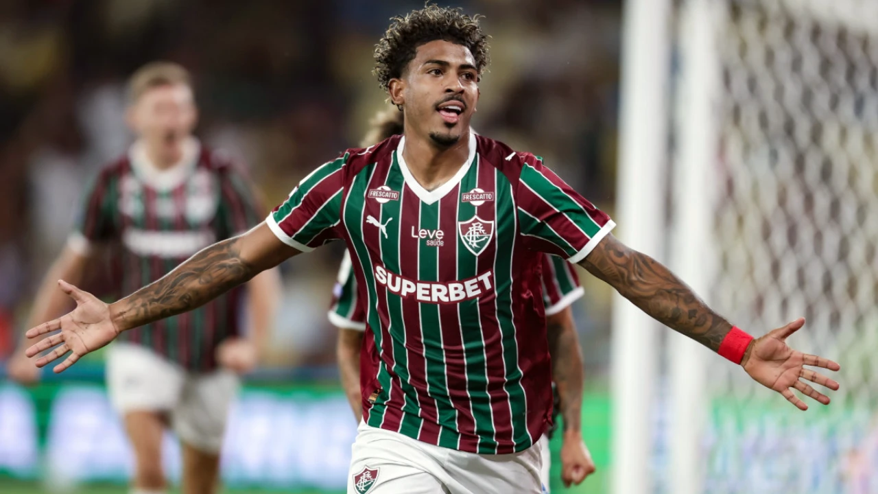 Hulk no Fluminense é elogiado por John Kennedy antes da chegada ao CT Carlos Castilho