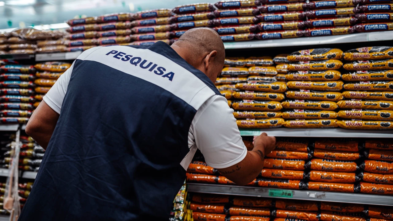 IPCB em Maricá tem pesquisa de campo sobre consumo básico, preços de alimentos e moeda social Mumbuca