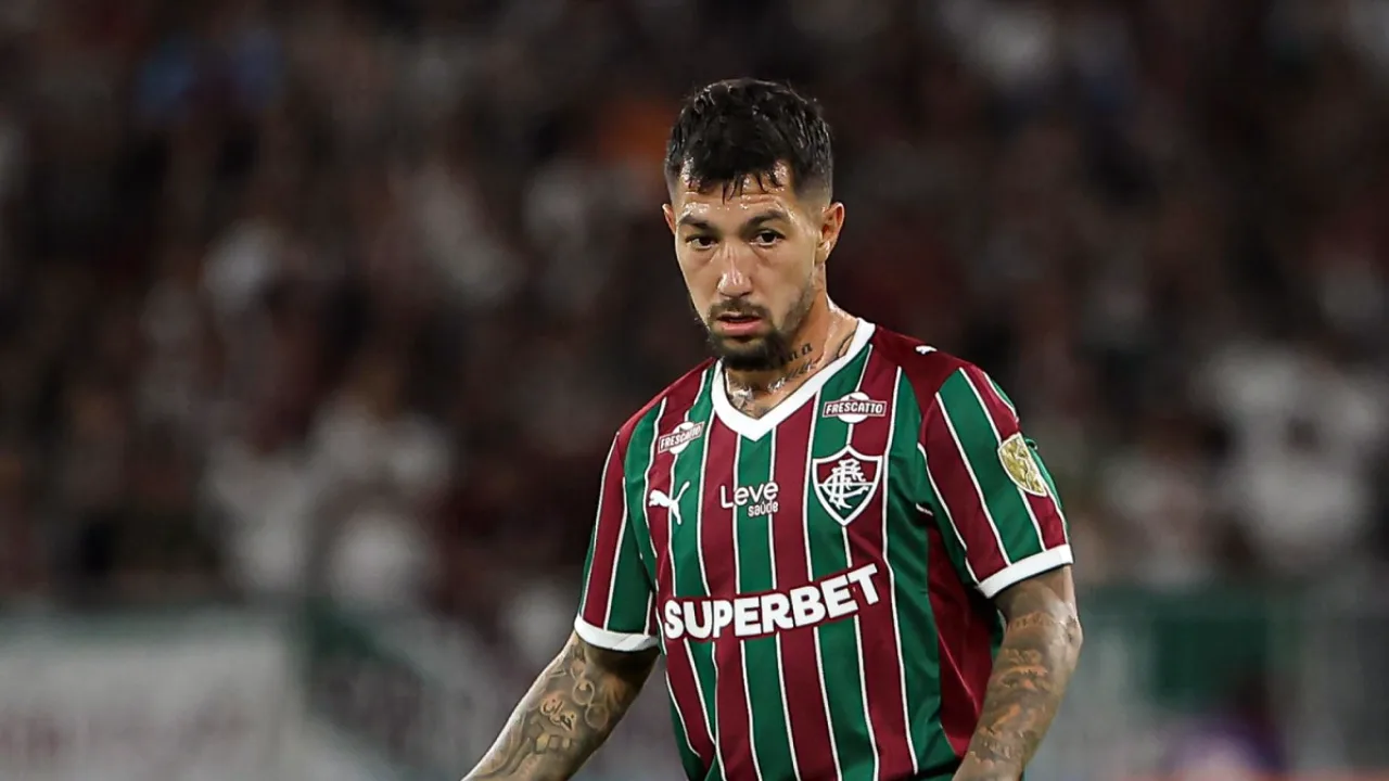 Lucho Acosta no Fluminense comemora gol após retorno de lesão