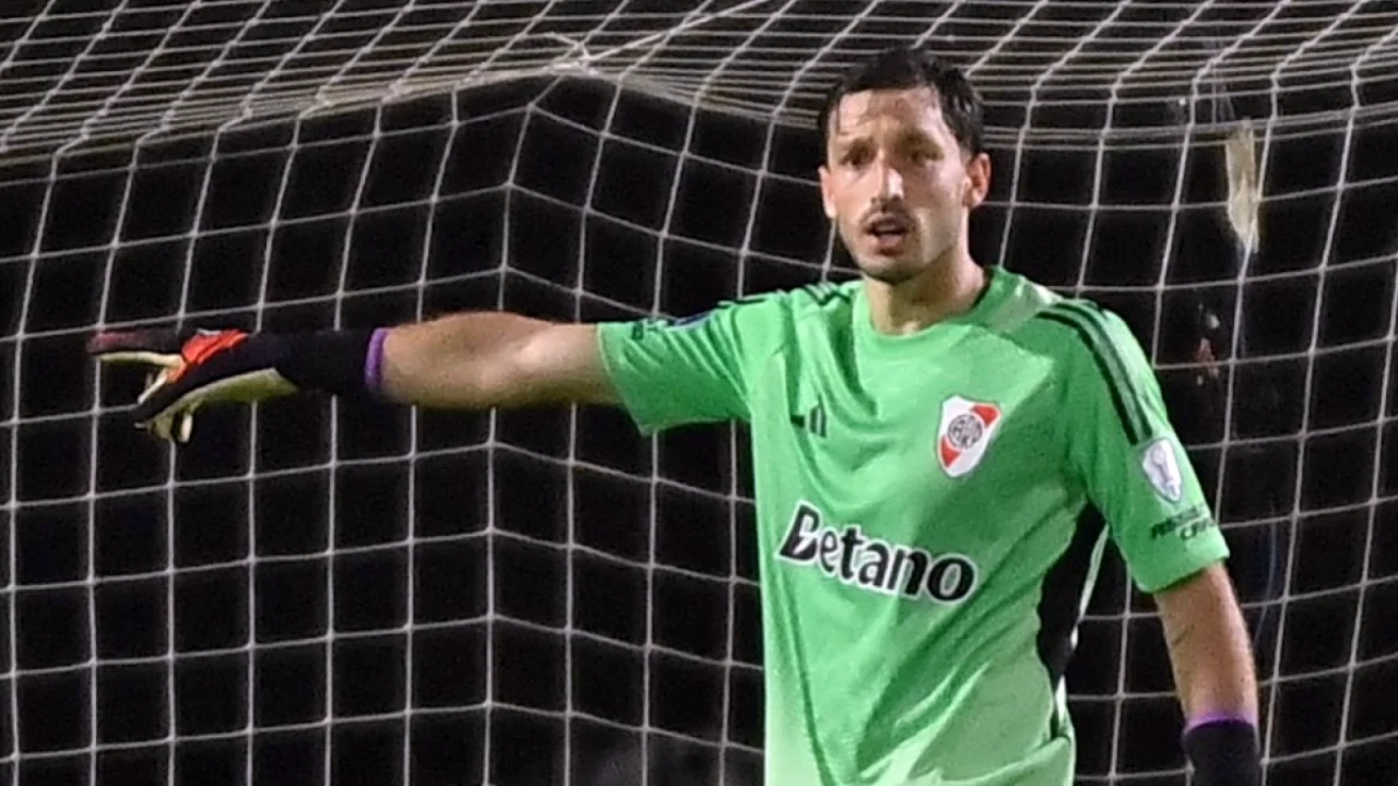 Matías Viña improvisado como goleiro pelo River Plate contra o Carabobo