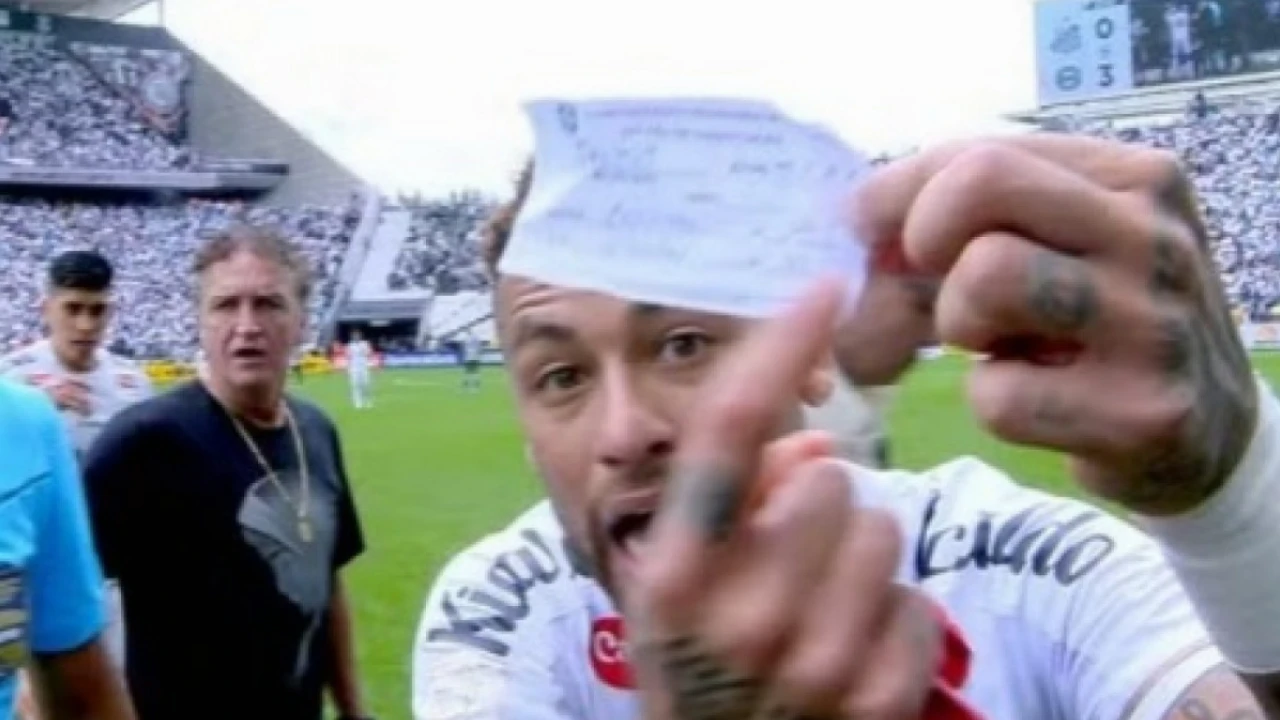 Neymar substituído por engano mostra papel da troca correta durante Santos x Coritiba na Neo Química Arena
