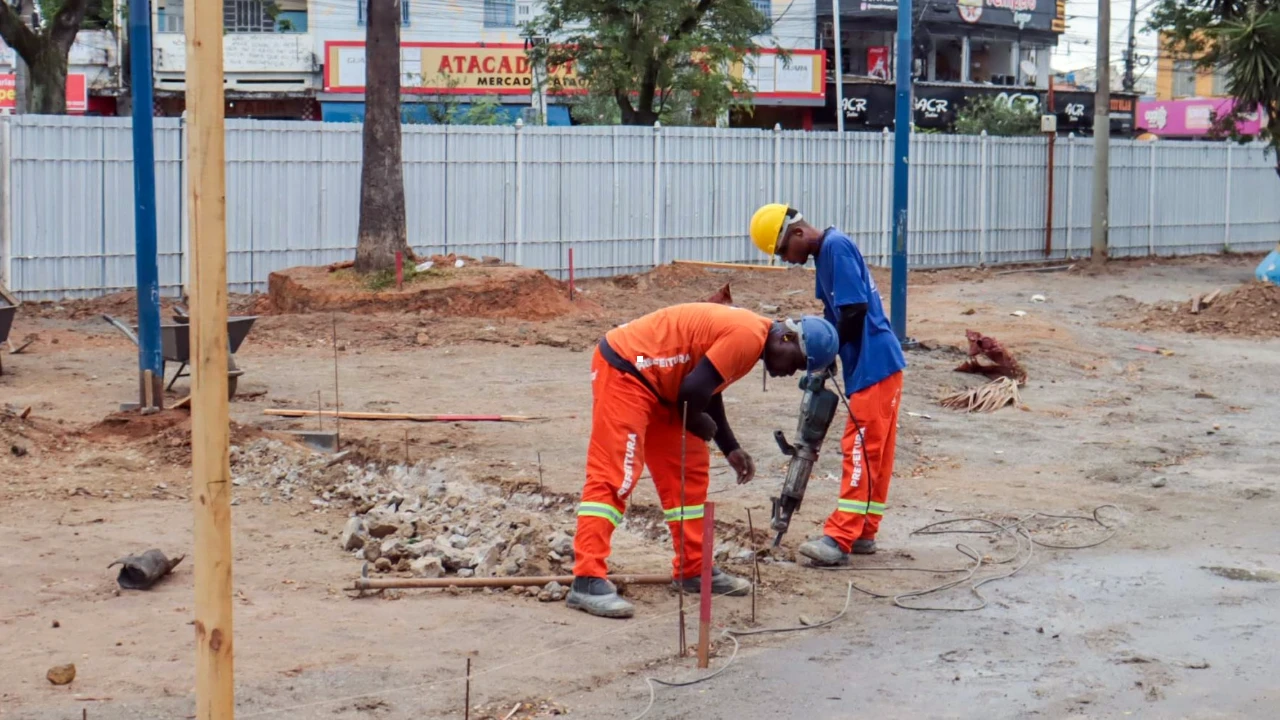 Praça da Trindade passa por obras de revitalização em São Gonçalo Praça da Trindade passa por obras de revitalização em São Gonçalo